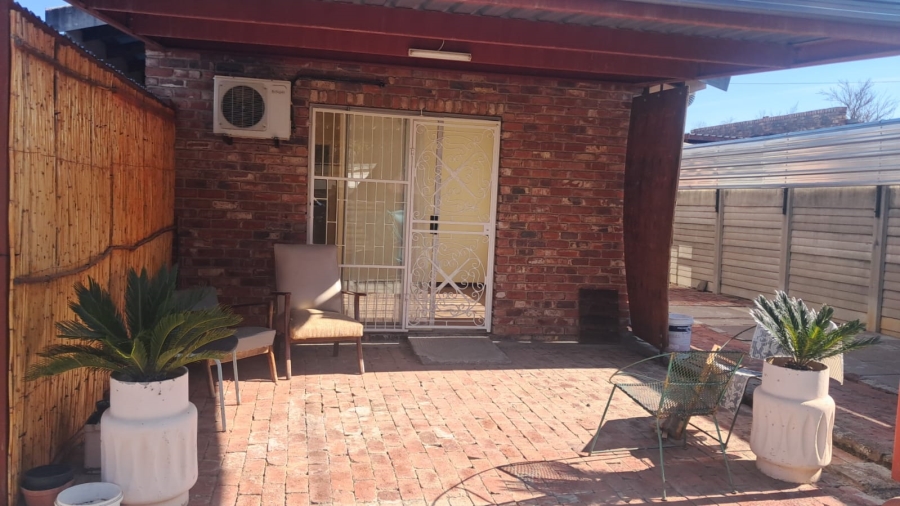 6 Bedroom Property for Sale in Morewag Free State